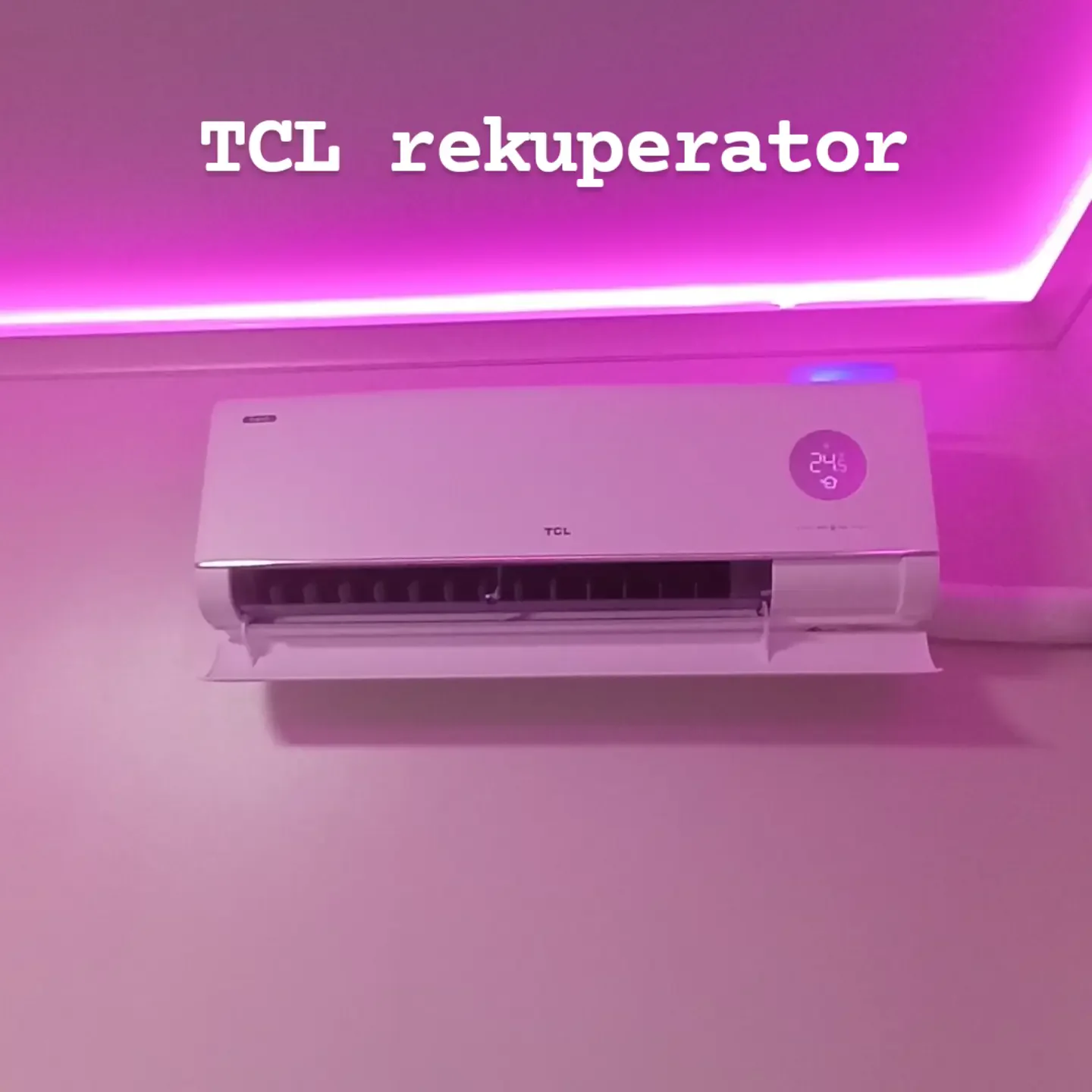 Кондиционер-рекуператор TCL в неоновом свете